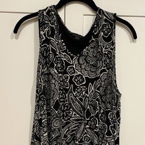J.Jill Wearever Sleeveless Tunic w/black and white floral pattern Size Large